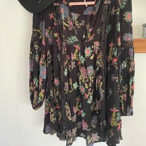 Feminine FREE PEOPLE long sleeve floral print crochet lace inlet blouse